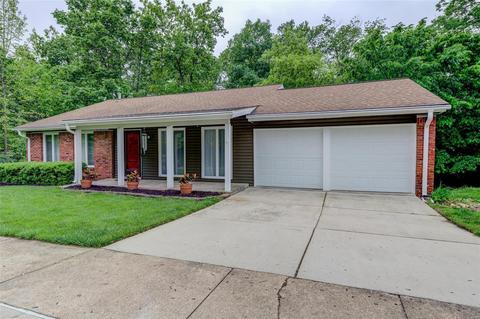 821 Country Stone Dr, Manchester, MO 63021