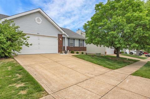 841 Fall Crown Ln, Fenton, MO 63026
