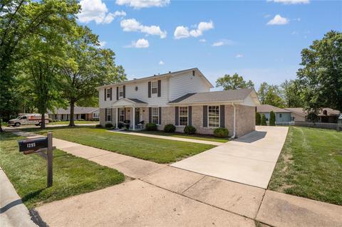 1295 Clearlake Cir, Ballwin, MO 63011 photo 3