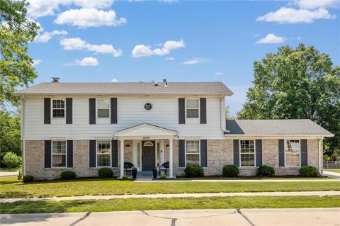 1295 Clearlake Cir, Ballwin, MO 63011