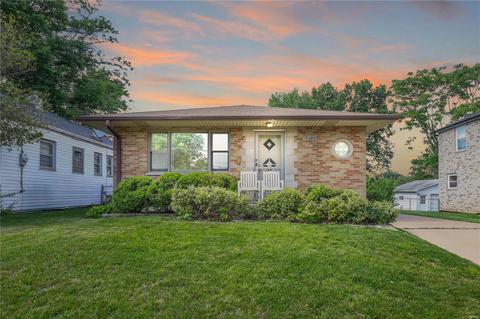 7421 Weil Ave, Shrewsbury, MO 63119