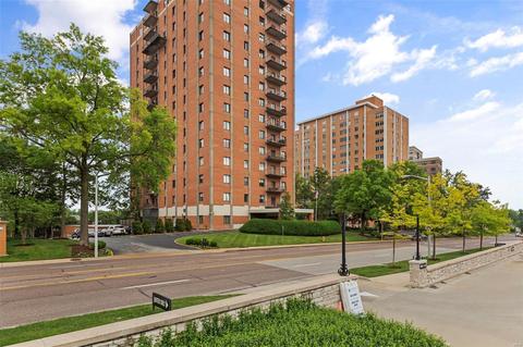 816 S Hanley Rd #5B, Clayton, MO 63105