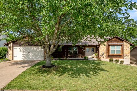 1362 Timothy Ridge Dr, Saint Charles, MO 63304