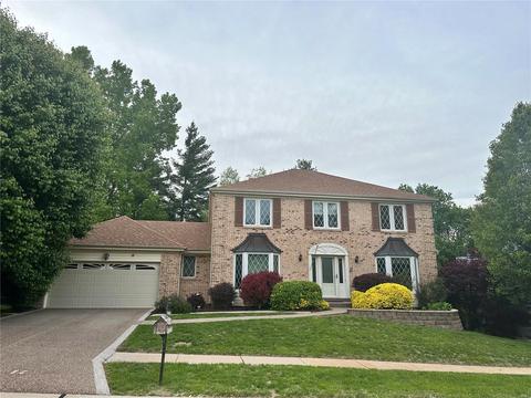 17 Rosebrook Dr, Florissant, MO 63031