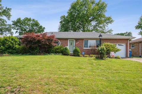 1242 Darding Dr, Saint Louis, MO 63125
