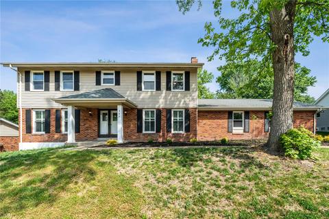 347 Dinsmoor Dr, Chesterfield, MO 63017