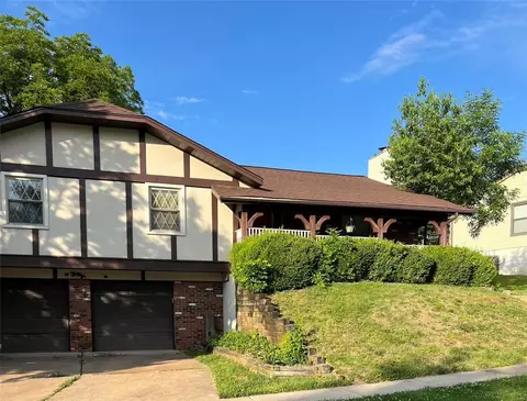 1414 Weatherby Dr, Saint Louis, MO 63146