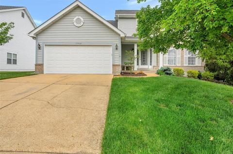 17468 Hilltop Ridge Dr, Eureka, MO 63025 photo 2
