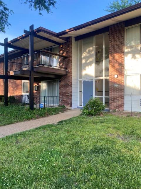 8727 Sieloff Dr #A, Hazelwood, MO 63042