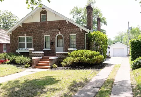 7614 Rosedale Dr, Saint Louis, MO 63121