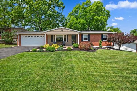 995 Sandstone Dr, Saint Louis, MO 63146