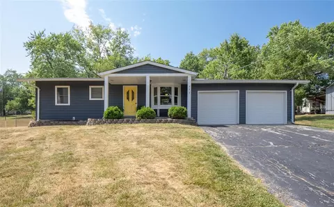 259 Sunset Dr, Ballwin, MO 63011