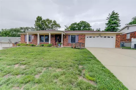 11899 Brookington Dr, Bridgeton, MO 63044
