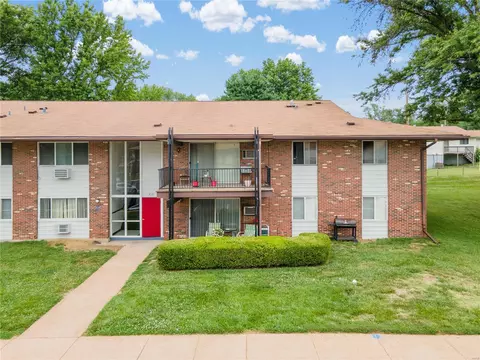 8729 Sieloff Dr #G, Hazelwood, MO 63042