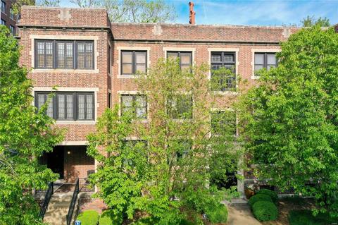 317 N Taylor Ave, Saint Louis, MO 63108