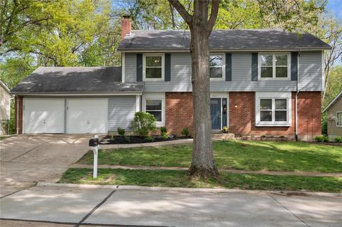 762 Winding Bend Ln, Manchester, MO 63021