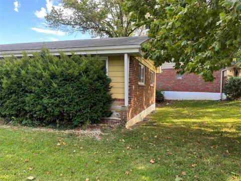 944 Lebon Dr, Saint Louis, MO 63137 photo 2