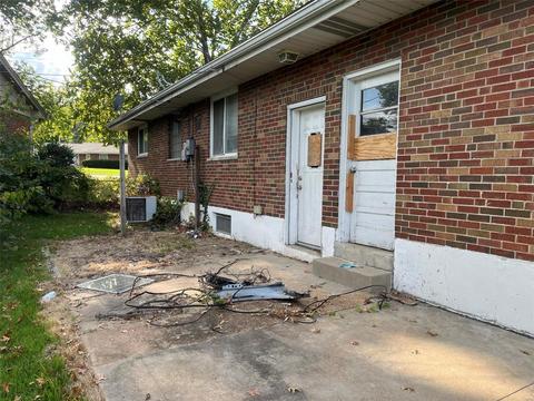 944 Lebon Dr, Saint Louis, MO 63137 photo 3