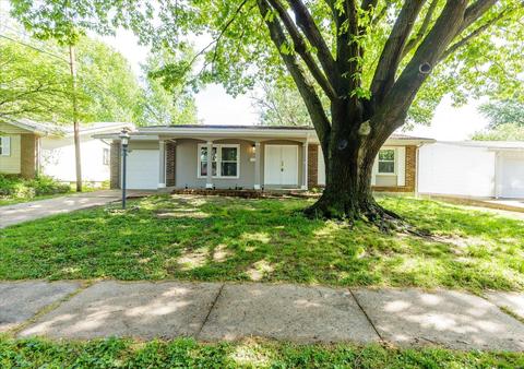 1425 Leisure Dr, Florissant, MO 63031