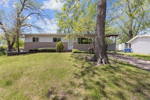 430 Humes Ln, Florissant, MO 63031