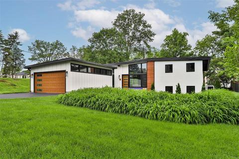 1 Wedgewood Ln, Saint Louis, MO 63141