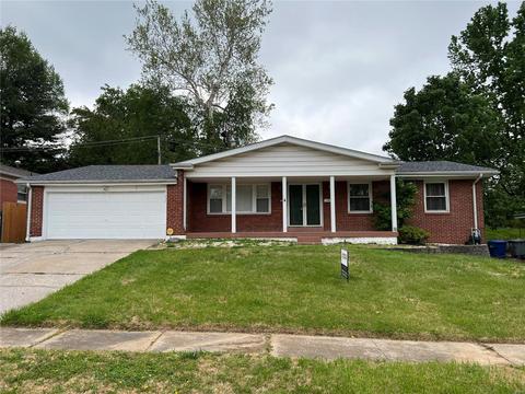 1440 Zurich Dr, Florissant, MO 63031