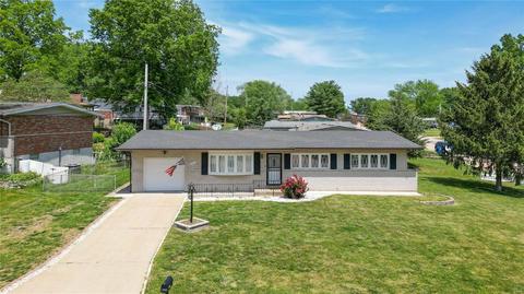 1253 Visitation Dr, Saint Louis, MO 63125