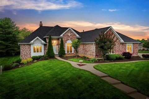52 Moorings Dr, Lake Saint Louis, MO 63367