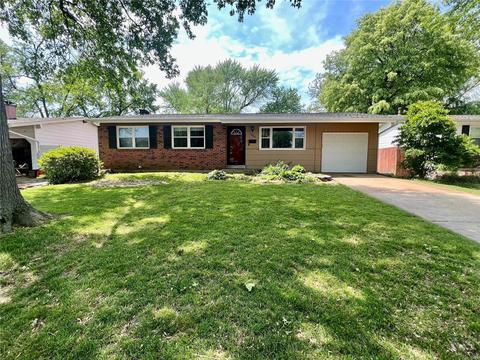 1060 5th Plz, Florissant, MO 63031