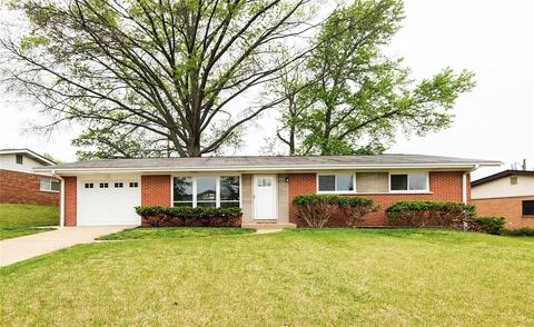 3906 Southern Aire Dr, Saint Louis, MO 63125