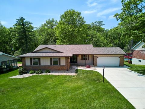 321 Wildforest Dr, Ballwin, MO 63011