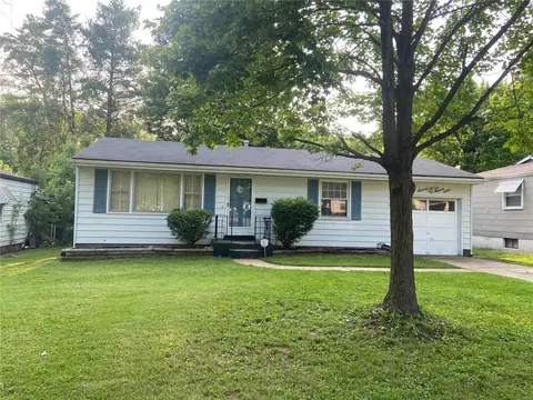 9717 Calumet Dr, Saint Louis, MO 63137