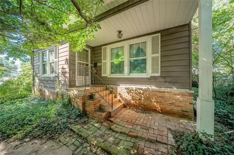 1439 Grant Rd, Saint Louis, MO 63119