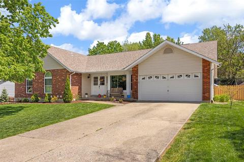 1284 Stephenridge Dr, Saint Charles, MO 63304