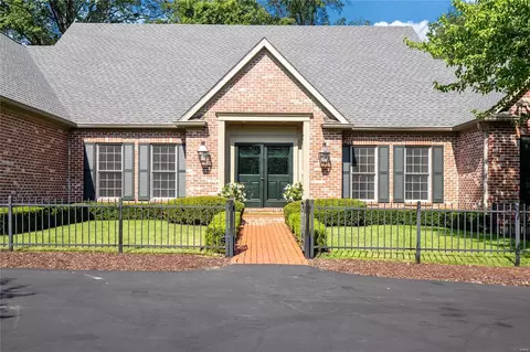 1021 Lay Rd, Ladue, MO 63124