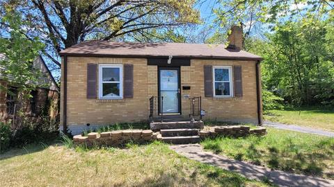 208 Henquin Dr, Saint Louis, MO 63135