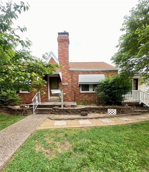 9352 Brenda Ave, Saint Louis, MO 63123