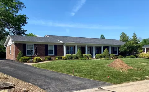 8885 Woodpark Dr, Saint Louis, MO 63127