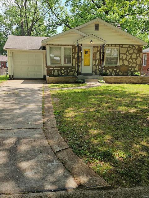 1940 Vinita Dr, Saint Louis, MO 63114