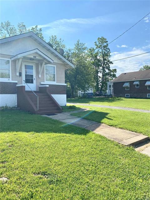 2630 Lyndhurst Ave, Saint Louis, MO 63114