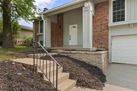 1056 Summer Tree Dr, Ballwin, MO 63011 photo 3