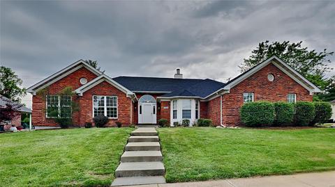 2438 Christopher Winds Ln, Saint Louis, MO 63129