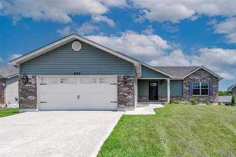 444 Prairie Creek Dr, Wentzville, MO 63385