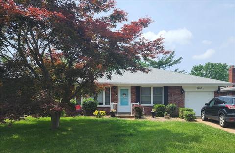 3700 Park Crest Dr, Saint Louis, MO 63125