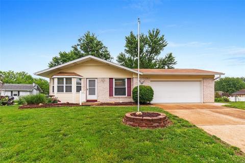 3 Kim Ct, Saint Peters, MO 63376