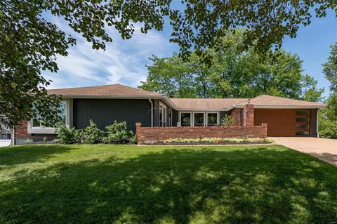 615 Spring Meadows Dr, Ballwin, MO 63011
