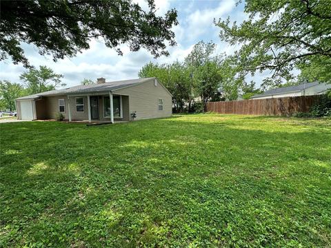 13 Jamaica Dr, Saint Peters, MO 63376