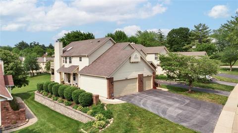 12008 Autumn Lakes Dr, Maryland Heights, MO 63043