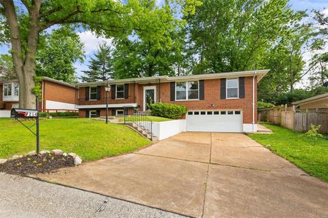 7214 Forestate Dr, Affton, MO 63123 photo 2