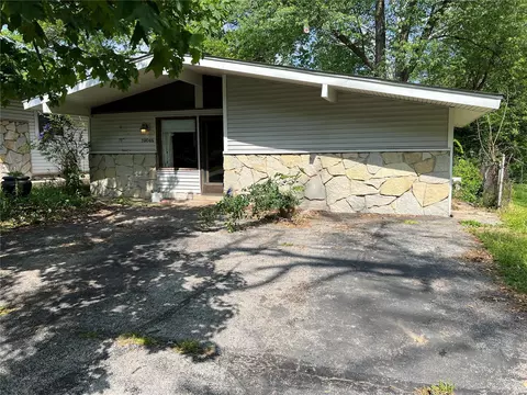 10046 Count Dr, Saint Louis, MO 63136